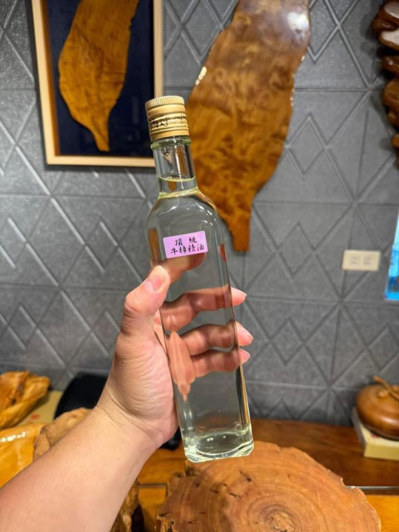 台灣頂級牛樟精油👍